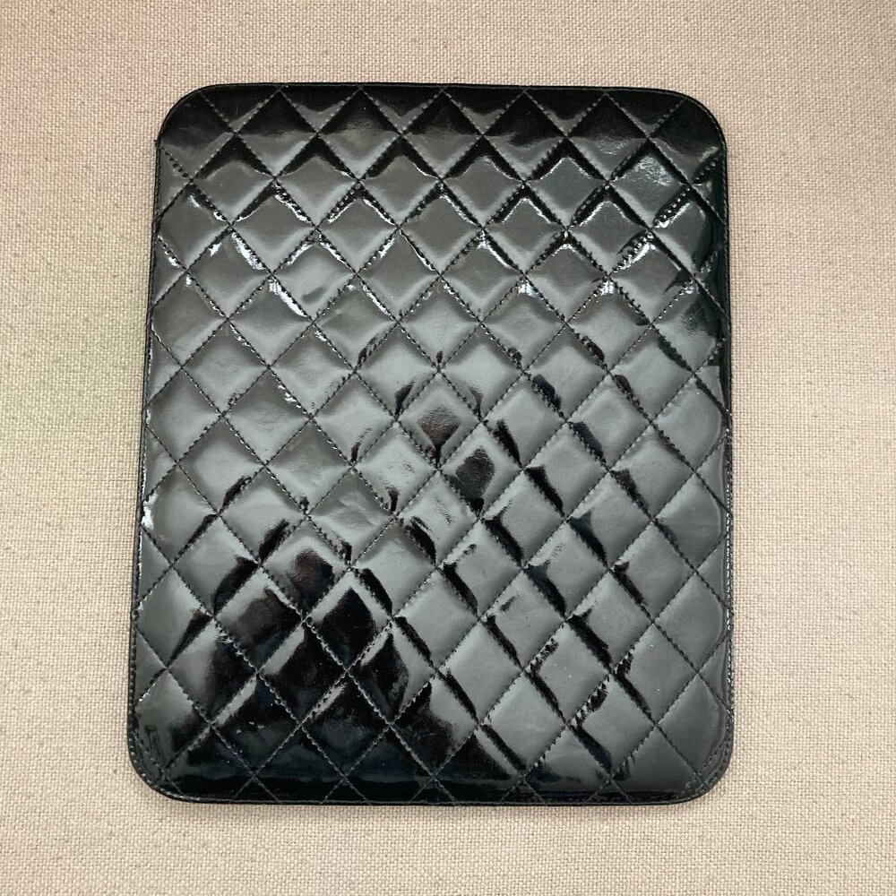 Gently Used Chanel Black Quilted Patent Leather CC Shiny Brilliant iPad Case - Picture 3 of 9